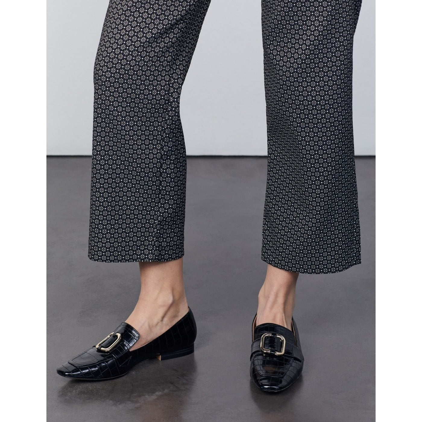 Reiko - Pantalón Laryfancy recortado recto tipo cigarrillo - Black Daisy - Mujer