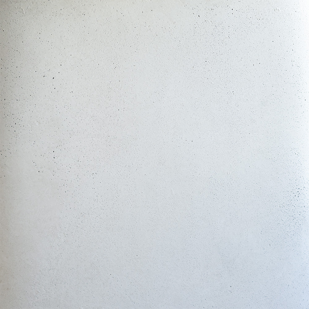 Maupiti - White Round Side Table in Concrete Effect Clay Fiber