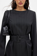 Robe À Fines Rayures Avec Ceinture Rayé