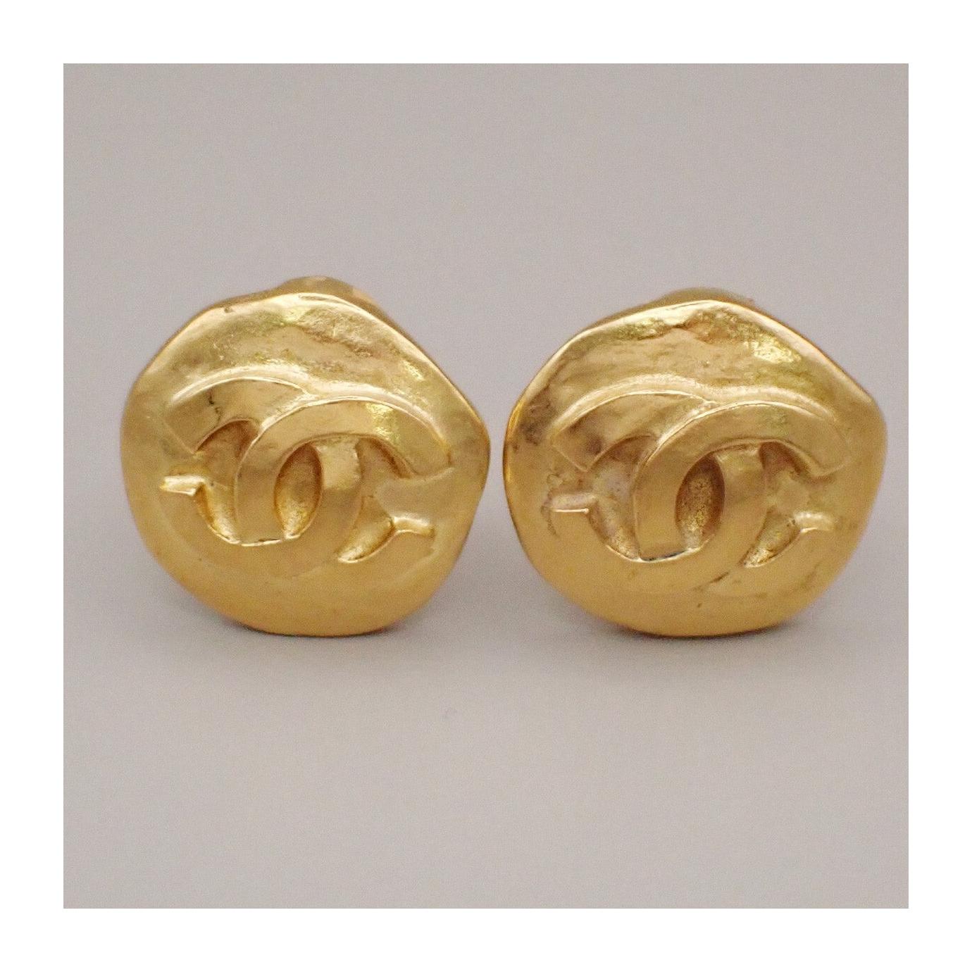 Chanel Vintage CC Pendientes de clip redondos Metal Pequeño