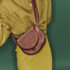 Bolso Victoria de piel de becerro de terciopelo coñac