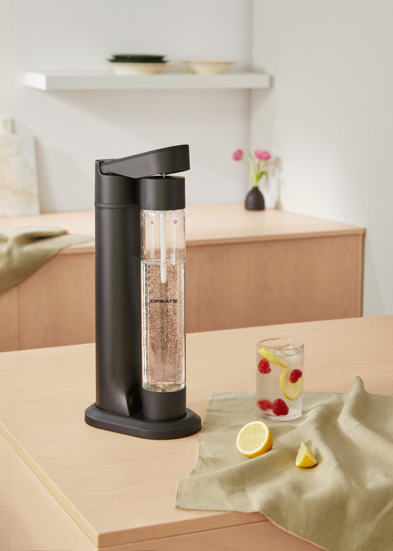 Soda Maker Studio - Sparkling Water Machine + 1L Bottle - Black