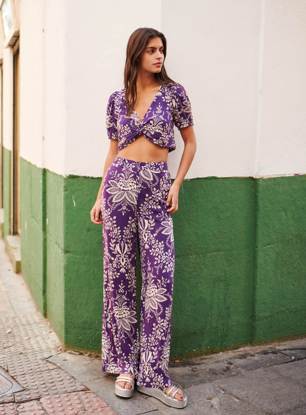 THAIS V-NECK FLUID TOP PETITE MENDIGOTE