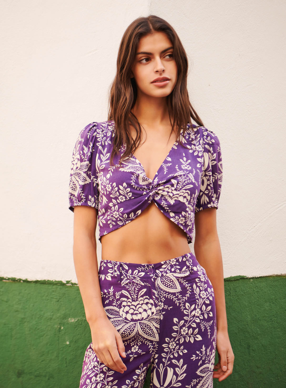 THAIS V-NECK FLUID TOP PETITE MENDIGOTE