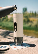 Thera Move - Cafetière Espresso Portable 15 Bars Pour Capsules & Café Moulu - Avec Mallette De Transport - Blanc Cassé