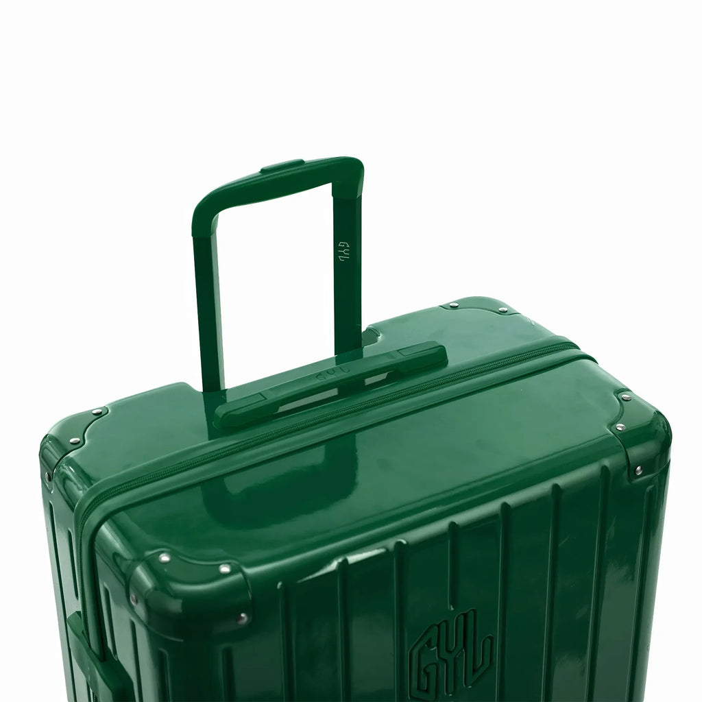 GYL telescopic trolley handle extended on the Intemporelle fir green polycarbonate suitcase. #couleur_sapin