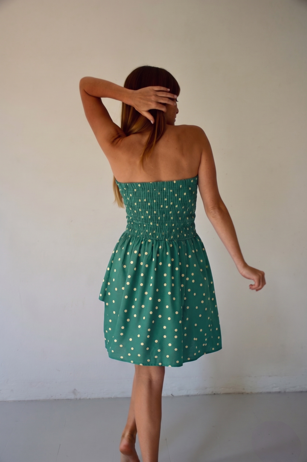 Vestido Corto Verde Emily Topos