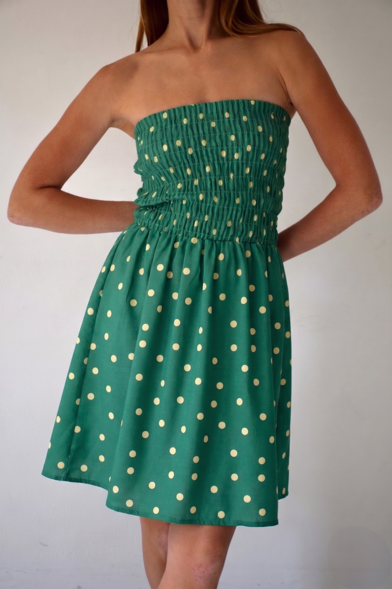 Vestido Corto Verde Emily Topos