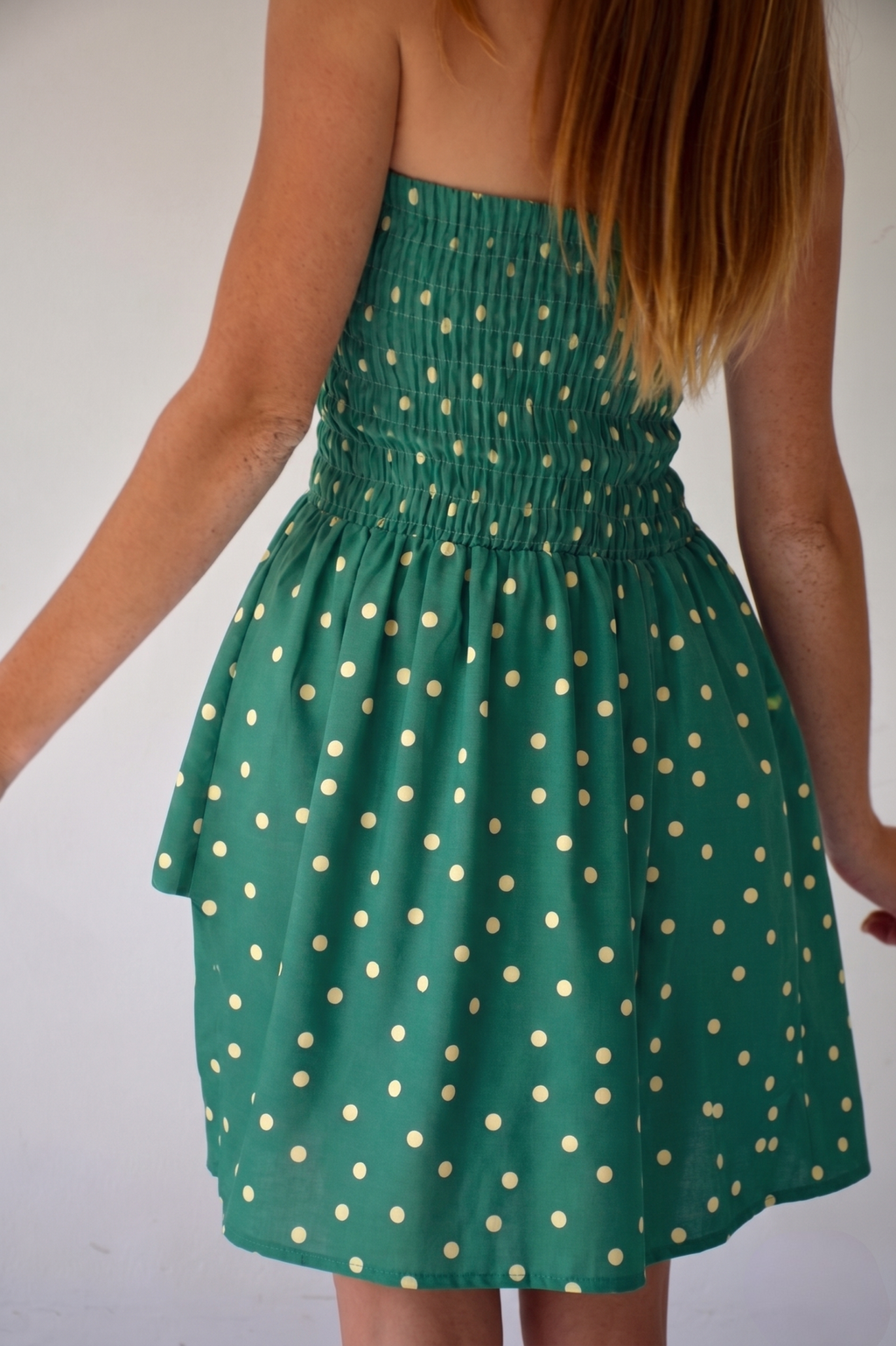 Vestido Corto Verde Emily Topos