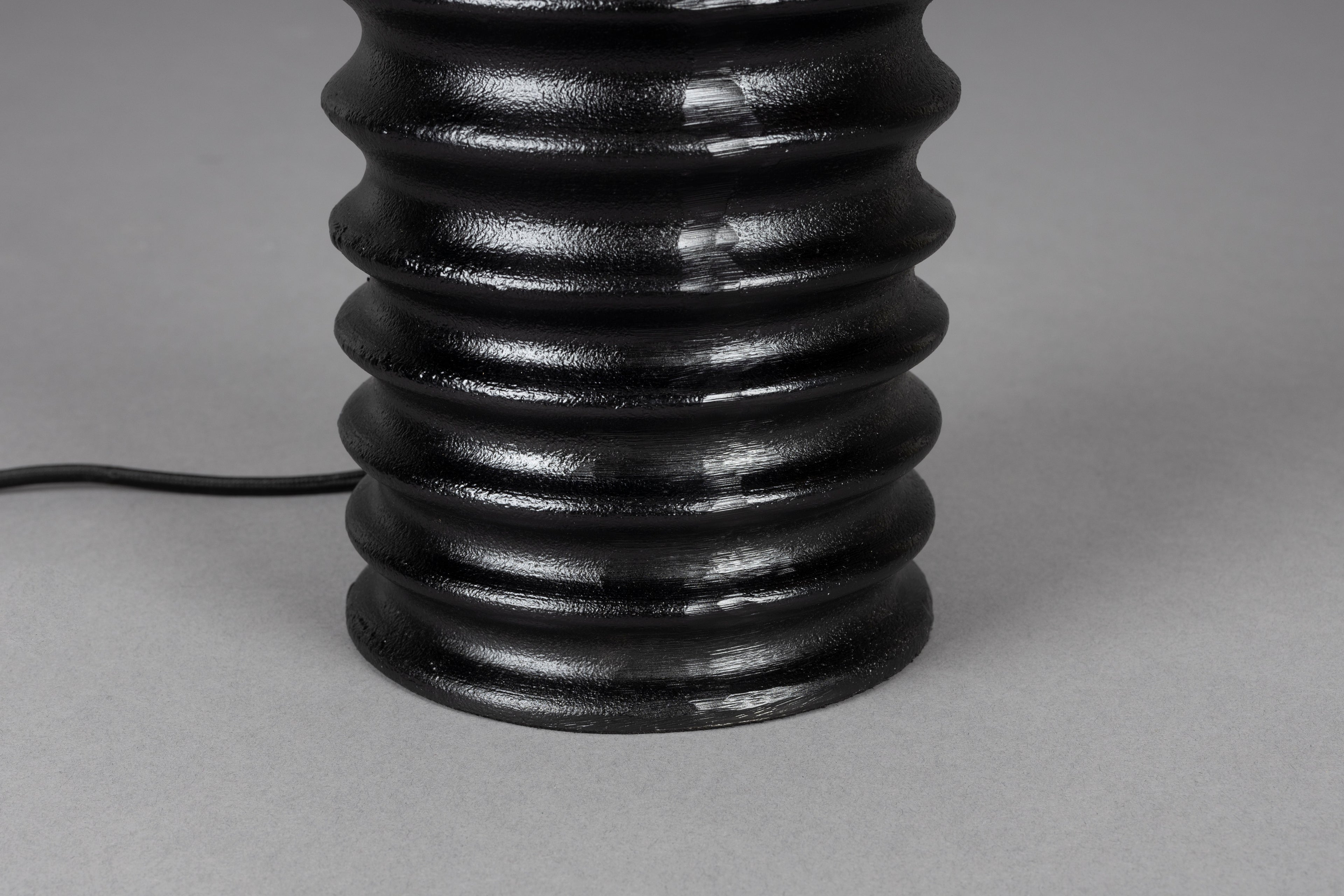 Yalu - Table Lamp - Aluminum - Black