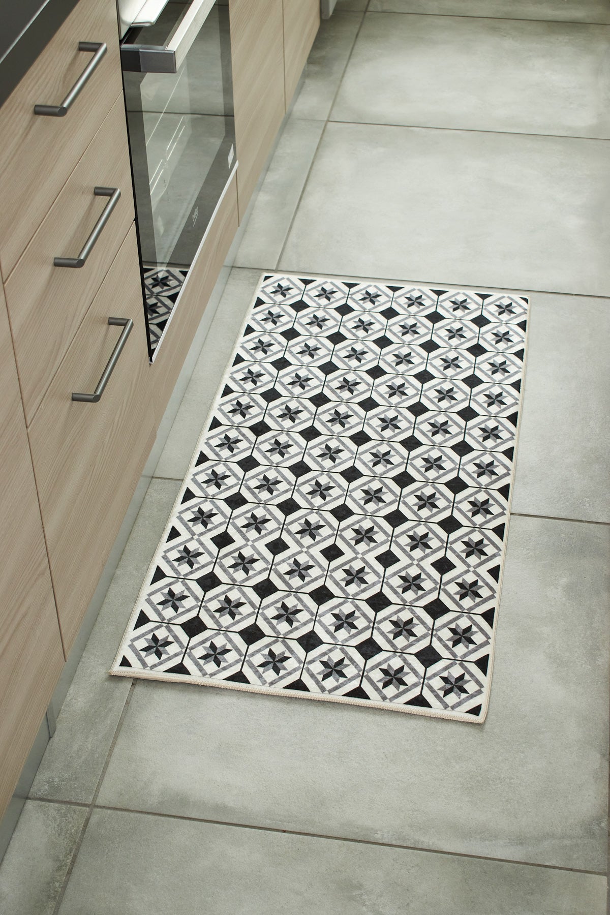 Azulejo 754 Rug - Black