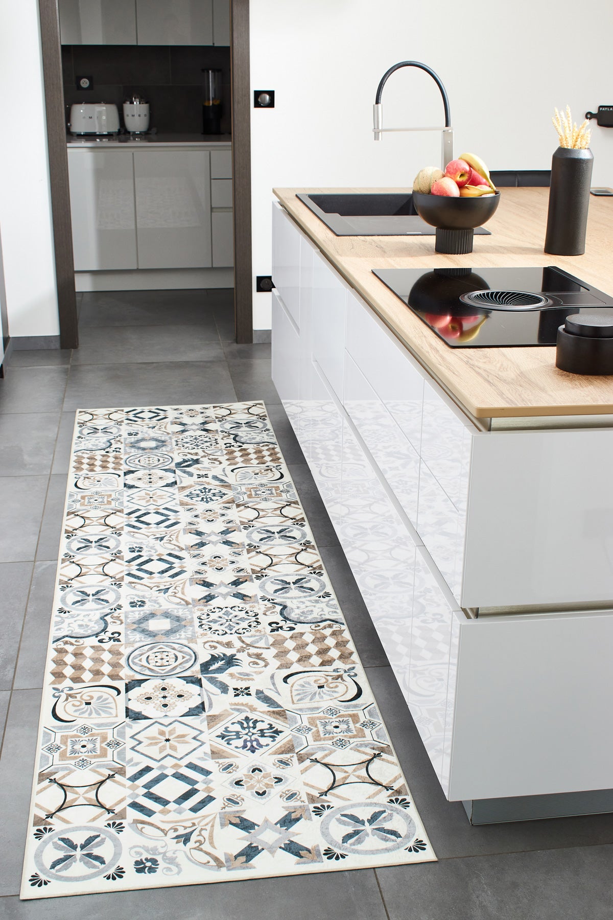 Azulejo 755 Rug - Brown