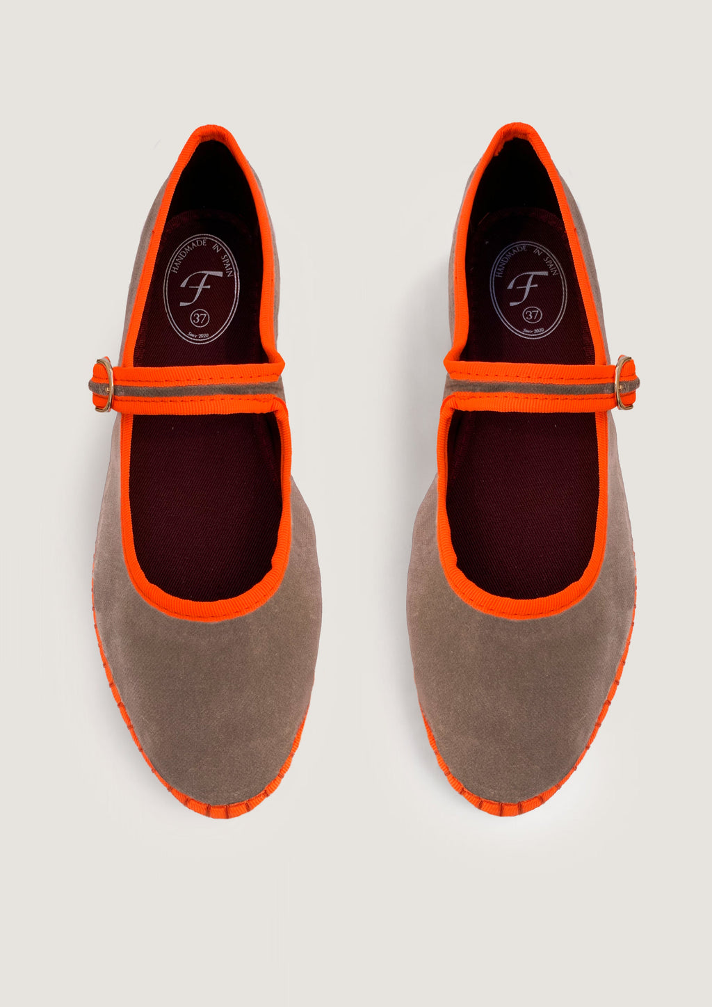 Slippers med spännen Cora