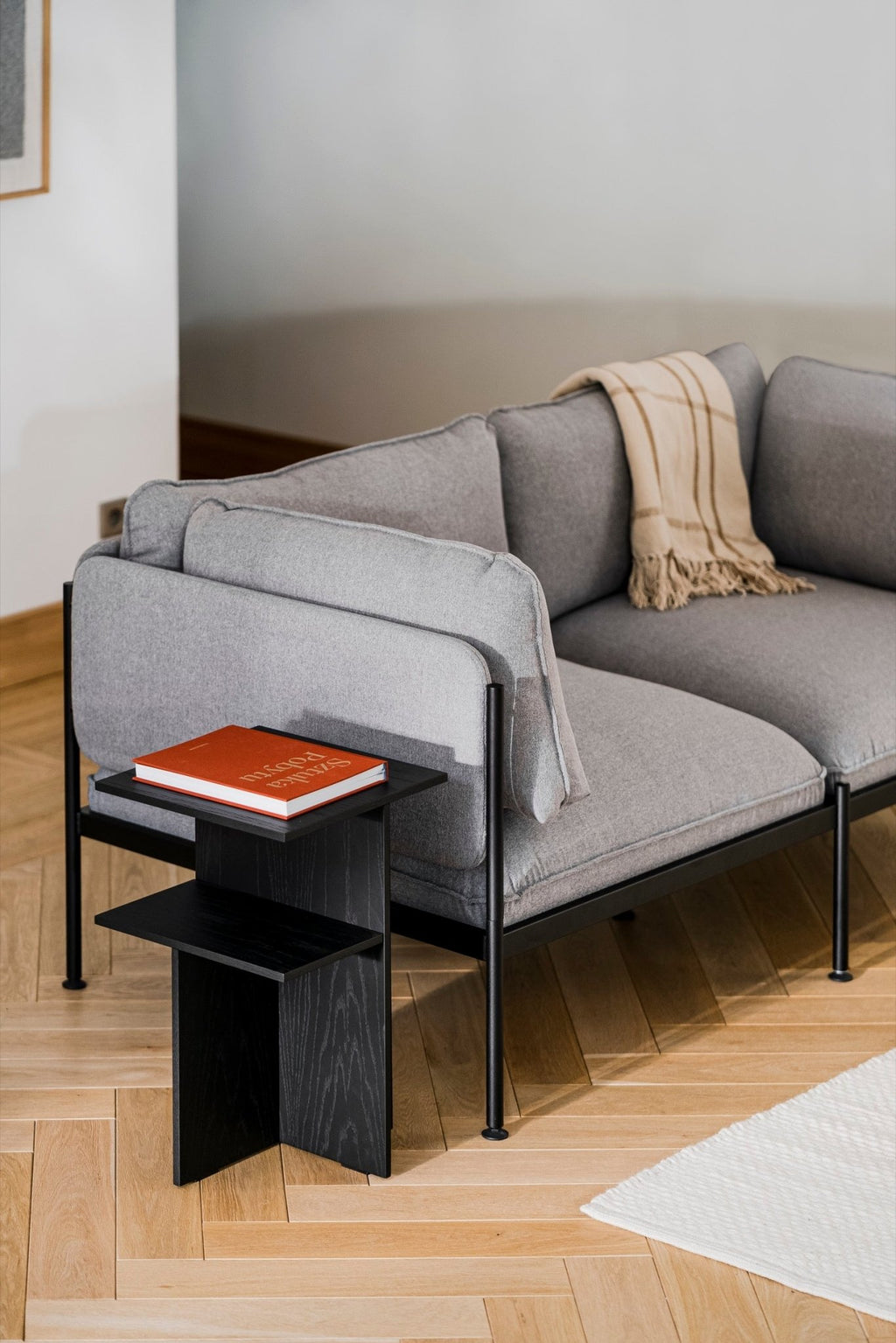 Table de chevet Atik - Noir Vulcano - Noo.ma Design - The Bradery